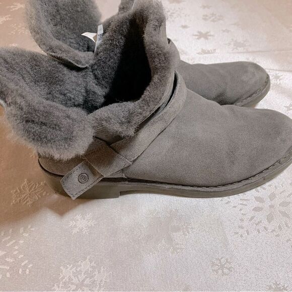 UGG Boots Zariah 1226673 Gray Suede Leather Water Repellent Sz 9.5 spots see pic - Picture 1 of 9